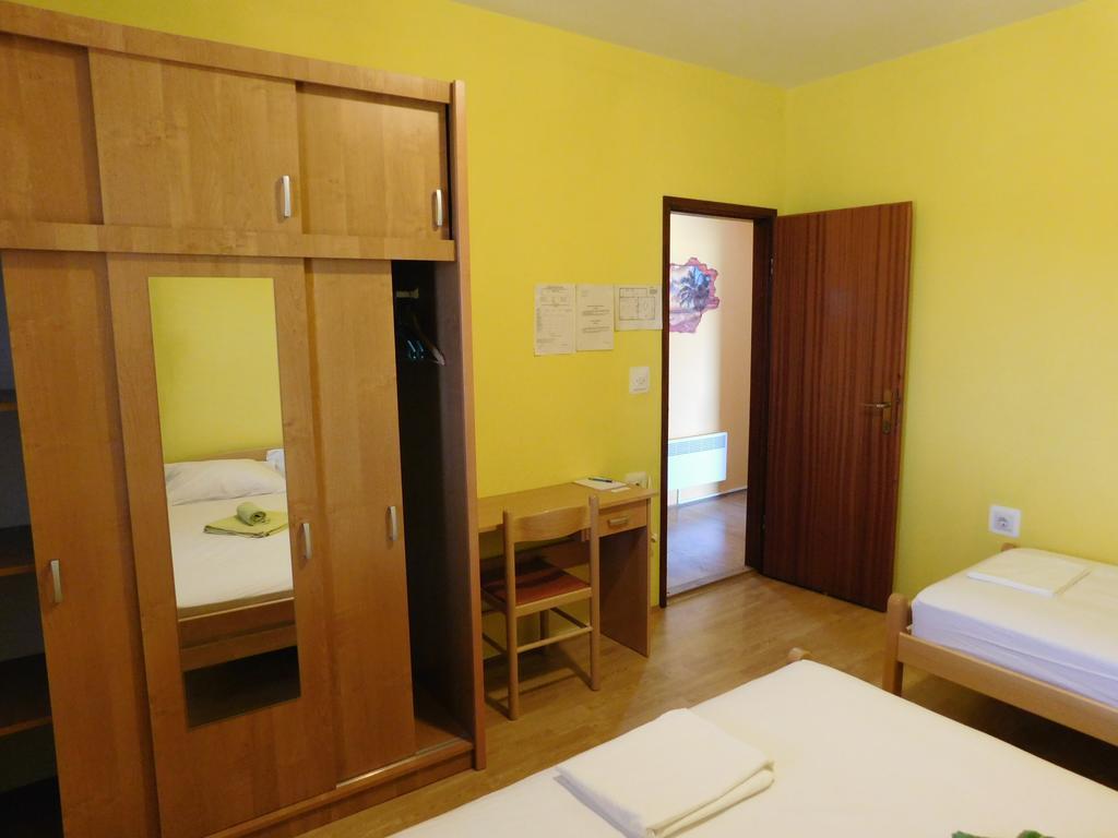 Apartments Leo Janjina Esterno foto